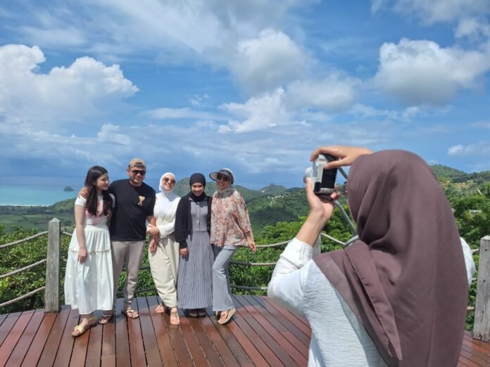 Liburan Lebaran ala Irish Bella, Pilih Lombok sebagai Tujuan Liburan Keluarga