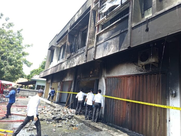 Kebakaran Gudang Oli di Ampenan Diduga karena Korsleting Listrik, Kerugian Capai Rp2 Miliar