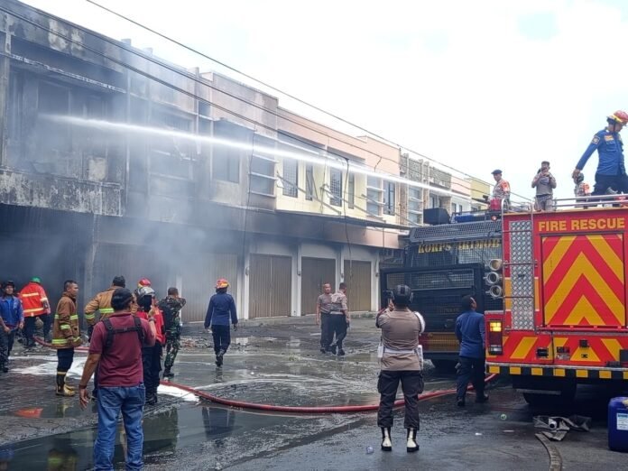 Gudang Oli Ludes Terbakar di Ampenan, Karyawan Selamat Lompat dari Lantai II