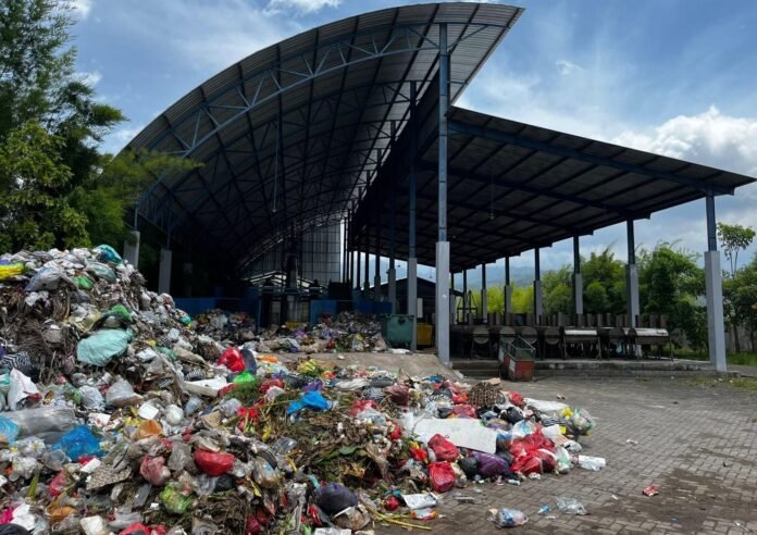 Dikeluhkan Warga, Pemkab Lobar Ungkap Penyebab Mesin Sampah Masaro Ngadat