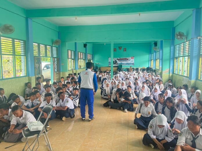 Kampanye Keselamatan Berkendara Honda kembali Sasar Pelajar di SMP 1 Tanjung Lombok Utara