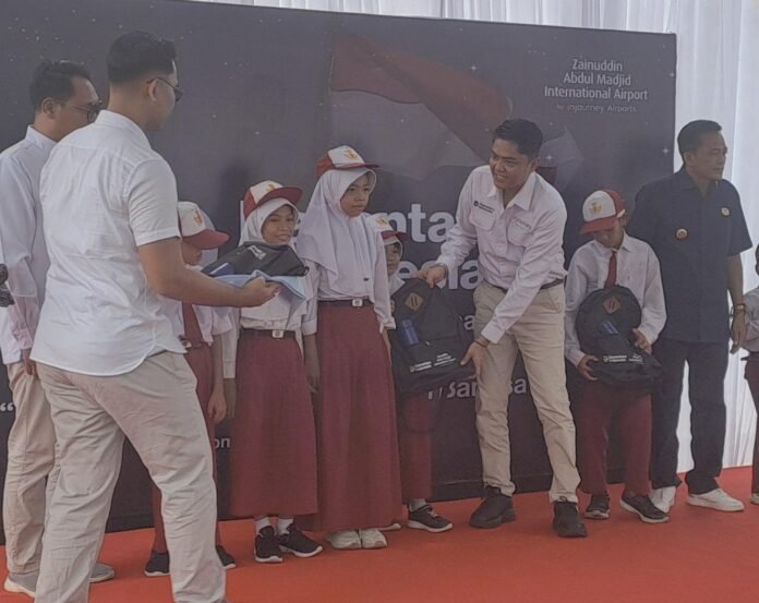 Angkasa Pura Sebar 2.000 Alat Belajar bagi Siswa Lingkar Bandara