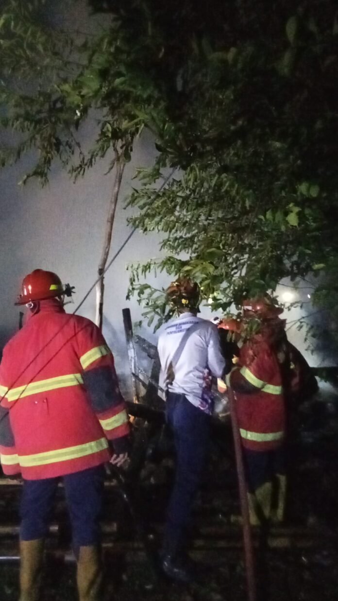 Diduga Korsleting Listrik, Rumah Warga di Ngeru Ludes Terbakar
