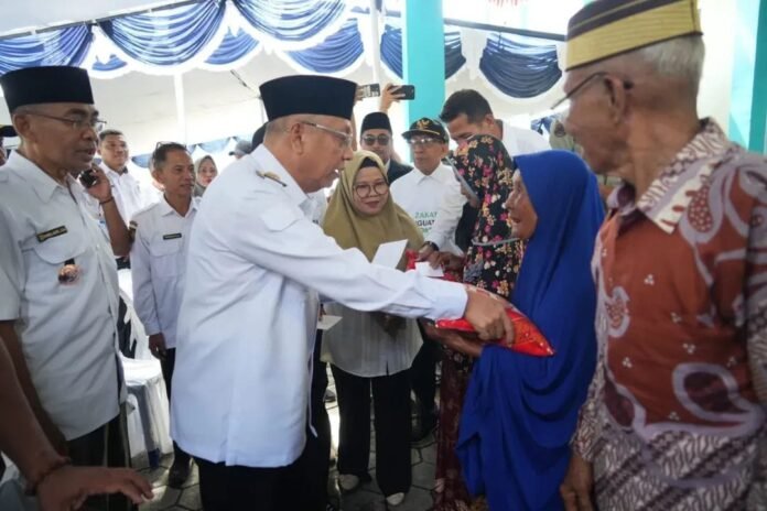 Jelang Lebaran, Baznas Salurkan Bantuan kepada Fakir Miskin