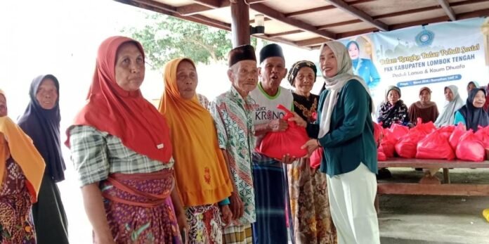 PKK Loteng Sebar Ribuan Paket Kebutuhan Pokok bagi Warga Miskin