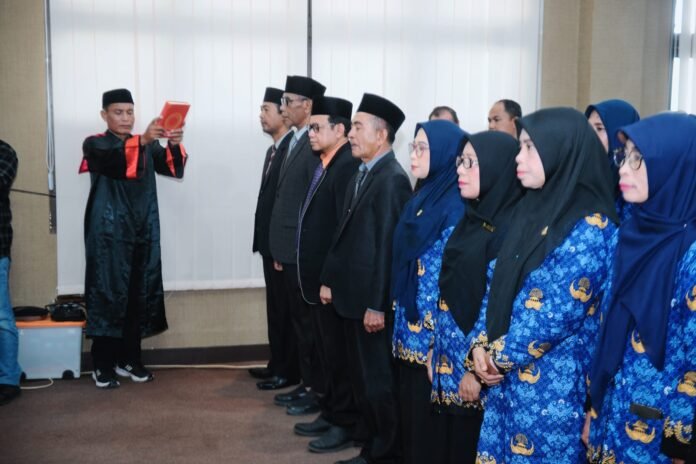 Bupati Mutasi Pejabat dan Promosi Kepsek