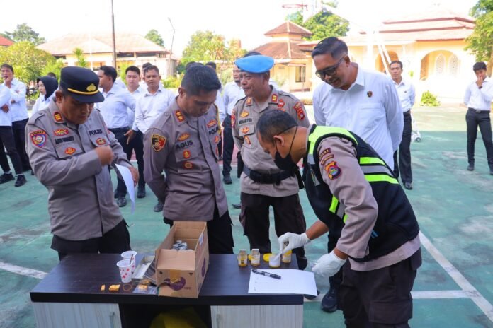 Cegah Narkoba Kalangan Internal, Polres Lombok Utara Tes Urine Mendadak 120 Personel