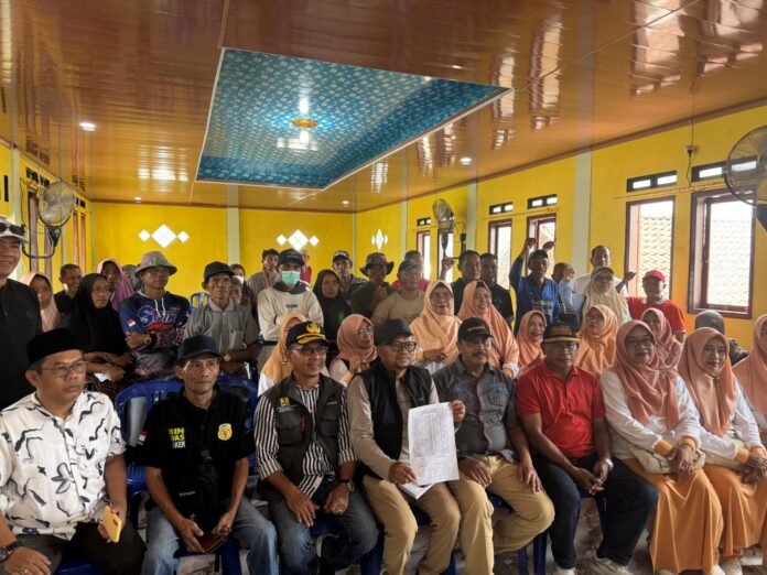 ASN dan Guru Gotong Royong Salurkan Bantuan bagi Korban Kebakaran di Sumbawa