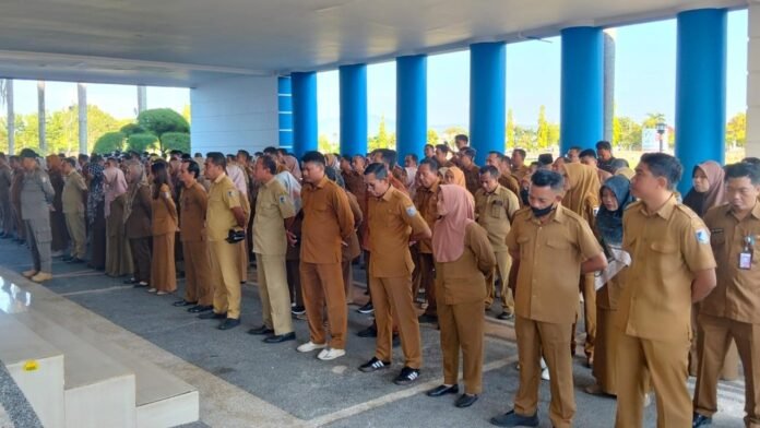 Malas Masuk Kerja Hari Pertama, Puluhan ASN Lobar Dihukum Potong TPP