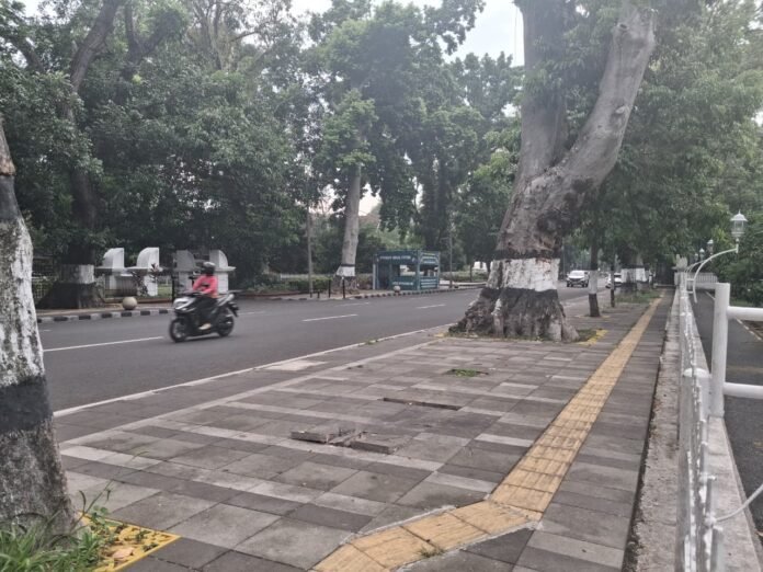 Kerap Dijadikan Tempat Mesum, Pemprov NTB Bongkar Kursi Depan Kantor dan Pendopo Gubernur