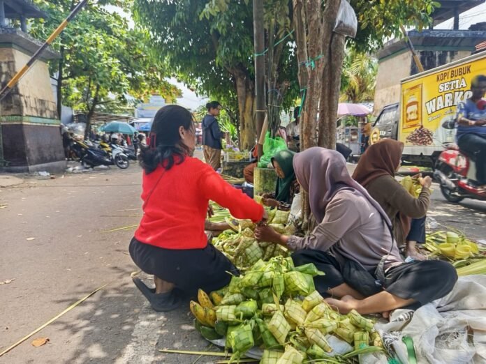 Lebaran Topat: Bukan Sekadar Tradisi, tapi Sumber Denyut Ekonomi