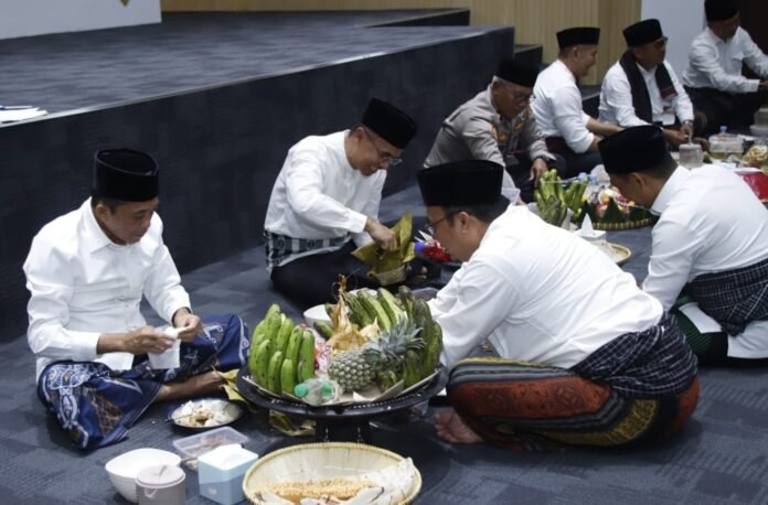 Perayaan Lebaran Topat, Momen Lestarikan Tradisi, Memupuk Silaturahmi, dan Perkuat Persatuan