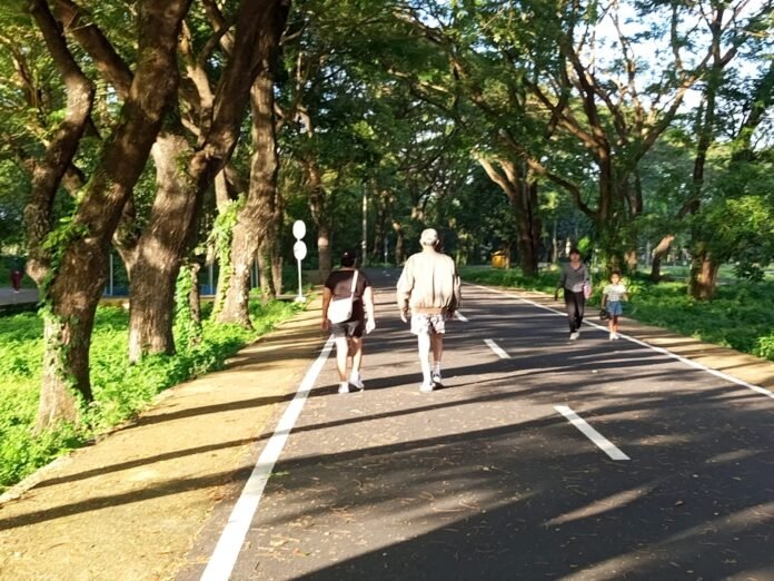 Jalan Santai, Cara Warga Mataram Jaga Pola Hidup Sehat Selama Ramadan