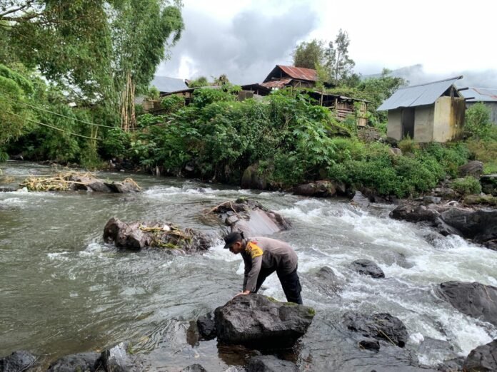 Bocah 2,5 Tahun Hilang Misterius Saat Bermain di Sembalun, Polisi dan Warga Sisir Aliran Sungai