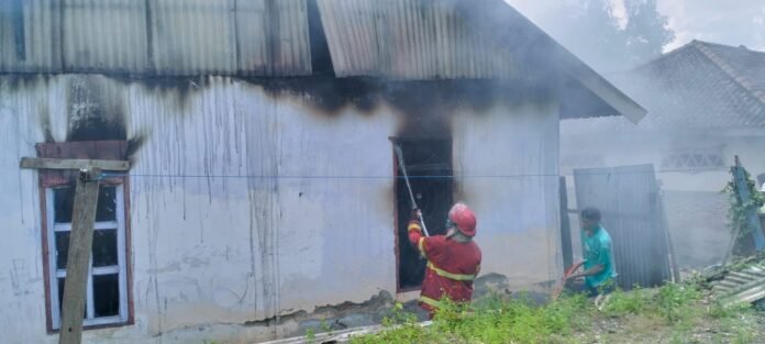 Satu Unit Rumah di Desa Dalam Sumbawa Ludes Terbakar, Diduga Korsleting Listrik