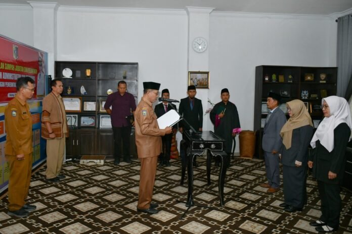 Lantik Tiga Pejabat Administrator, Sekda Lotim: Jadilah Pejabat yang Produktif dan Kontribusi Positif