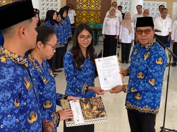 Bupati Lotim Ambil Sumpah 94 PNS