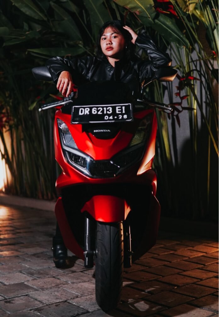 Tampilan Baru Honda PCX 160 Lebih Elegan dengan Sentuhan Warna Premium dan Fitur Honda RoadSync yang Canggih