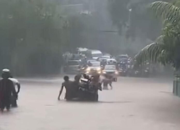 Banjir Landa Senggigi, Ruas Jalan di Sejumlah Hotel Terendam