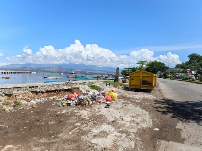 Warga Diduga Masih Buang Sampah Sembarangan