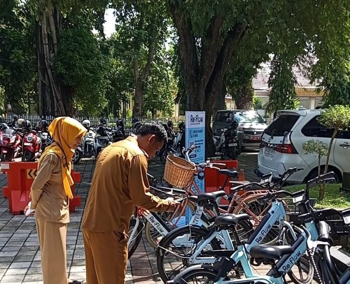 Efisiensi BBM, Pejabat Pemkot Mataram Mulai Bersepeda ke Kantor