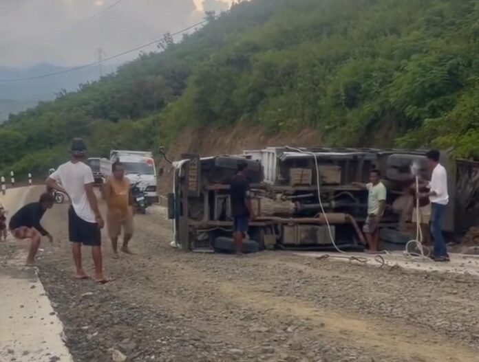 Dikeluhkan, Proyek Jalan Lendang Re Sekotong Tak Kunjung Tuntas