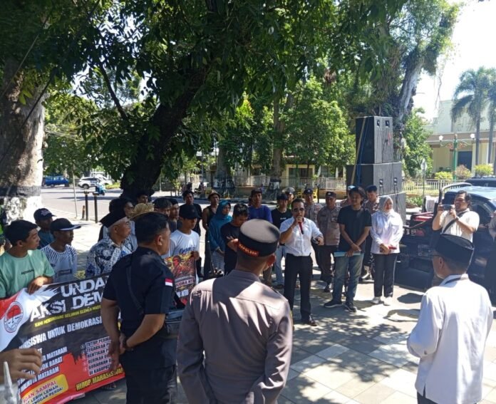Soroti Kafe Ilegal dan Judi, Massa Aksi Nilai Mataram Jauh dari “HARUM”