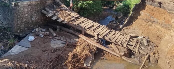Jembatan Darurat Ambruk, Arus Transportasi Desa Sekotong Timur Lumpuh