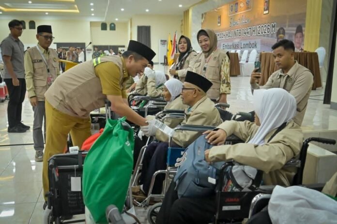 Lepas Kloter Perdana, Gubernur Tegaskan Komitmen Pemerintah Tingkatkan Kualitas Pelayanan Haji