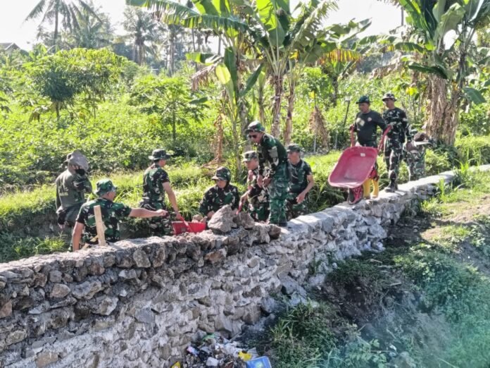 TMMD Ke-128 Bangun Talud 1.300 Meter di Desa Paok Lombok