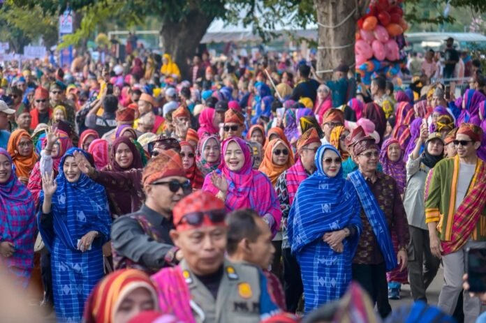 Tinggi Animo Masyarakat Meriahkan Pawai Rimpu Mantika