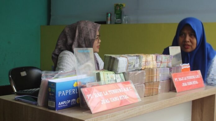 Pelemahan Nilai Mata Uang Rupiah Belum Pengaruhi Penukaran Valas