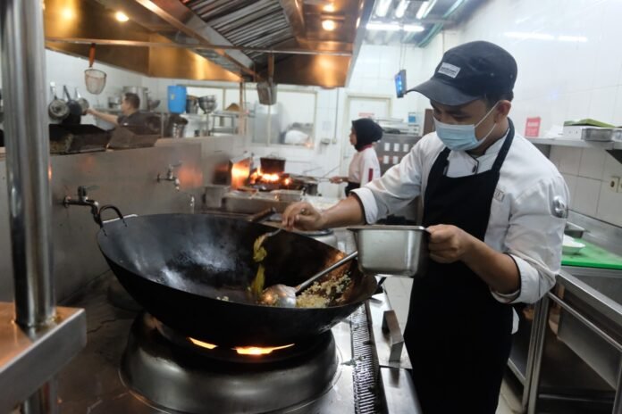 Juru Masak Hotel dan Restoran Eksodus ke Dapur MBG