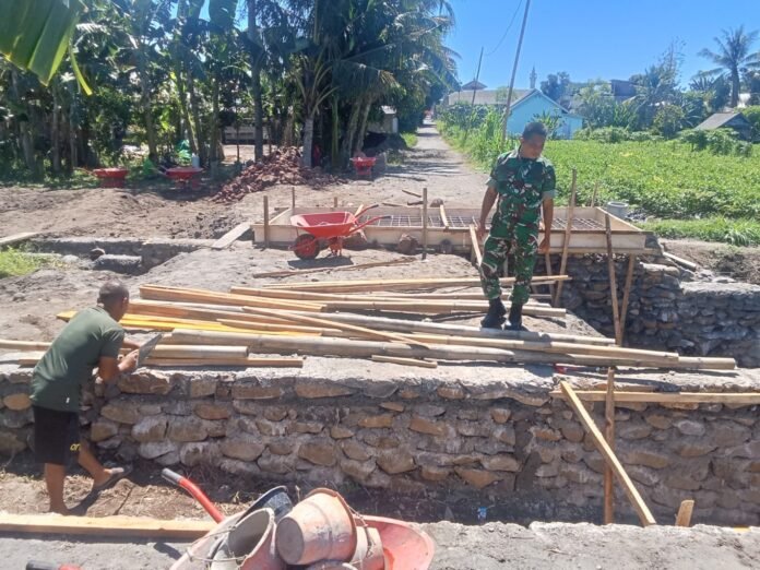 Kasdim Tinjau Lokasi Pembangunan Jembatan dan Jalan Usaha Tani dalam Program TMMD Ke-128