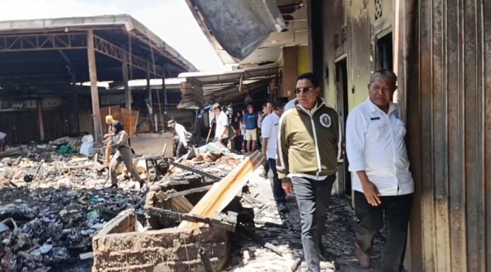 Bupati Lotim Janjikan Modal Rp2 Juta untuk 164 Pedagang Korban Kebakaran Pasar Pringgabaya
