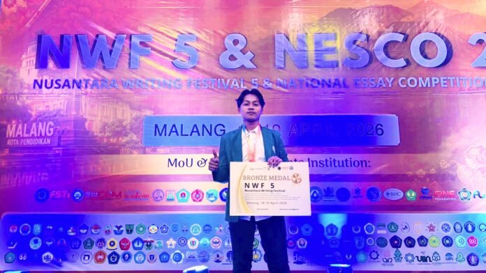 Mahasiswa Fakultas Hukum Ummat Raih Bronze Medal pada Nusantara Writing Festival V dan National Essay Competition II