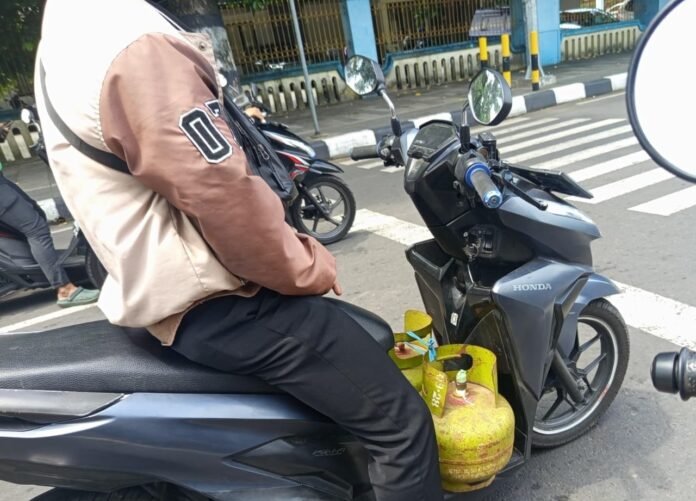 Meski Stok Aman, Warga Mataram Keluhkan Sulit Dapat Elpiji 3 Kilogram