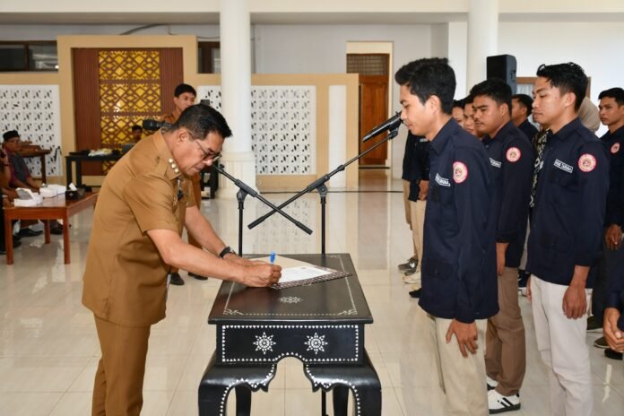 Bupati Lotim Lantik Pengurus Karang Taruna Patuh Karya