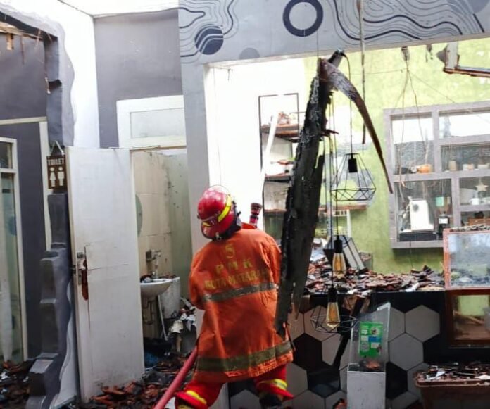 Kafe Nostalgic Hangus Terbakar, Diduga Akibat Korsleting Listrik