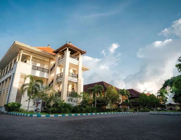 Doktor Bisnis Pariwisata PNB Selenggarakan Konferensi Internasional EEEU26 Berindeks Scopus