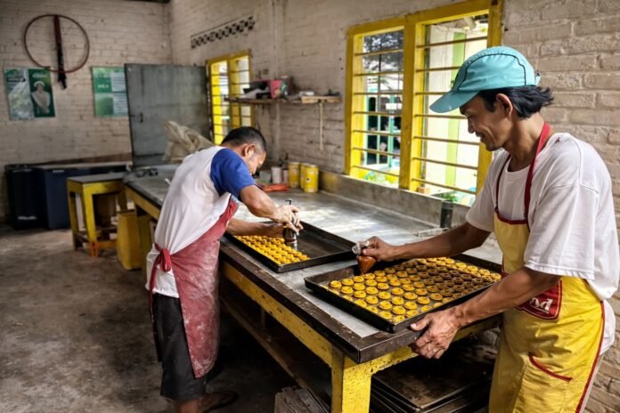 Dari Dapur Sederhana, Perempuan Tangguh Ini Sukses Kembangkan Usaha Kue Berkat Dukungan BRI