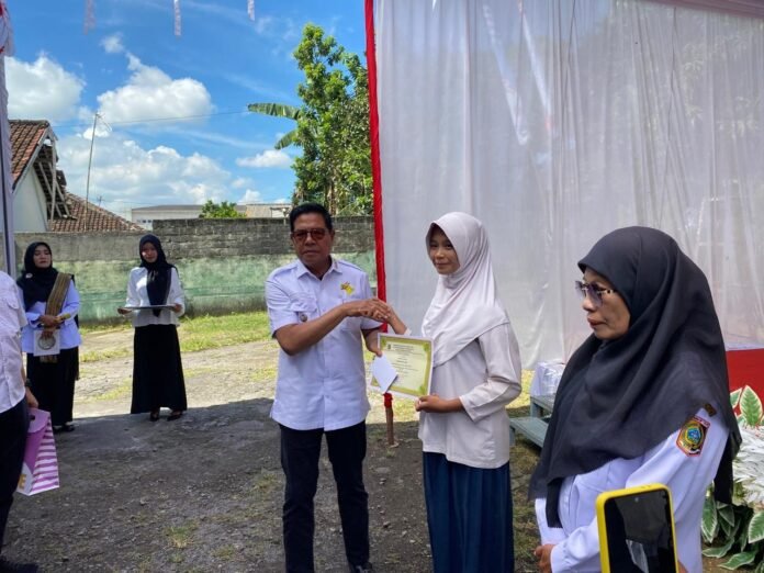 Rukhidatun Aini, Siswi SMP 3 Montong Gading yang Ukir Segudang Prestasi