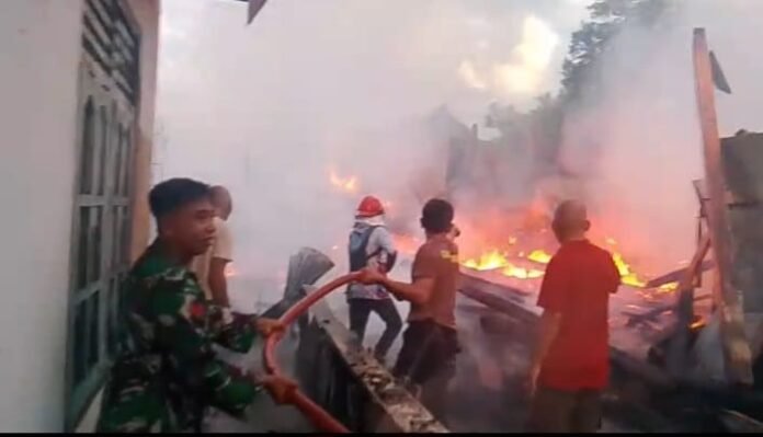Tiga Rumah di Pemango Terbakar