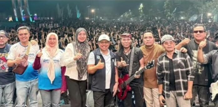Warga Padati Konser Musik dan Night Run Serangkaian HUT Lobar