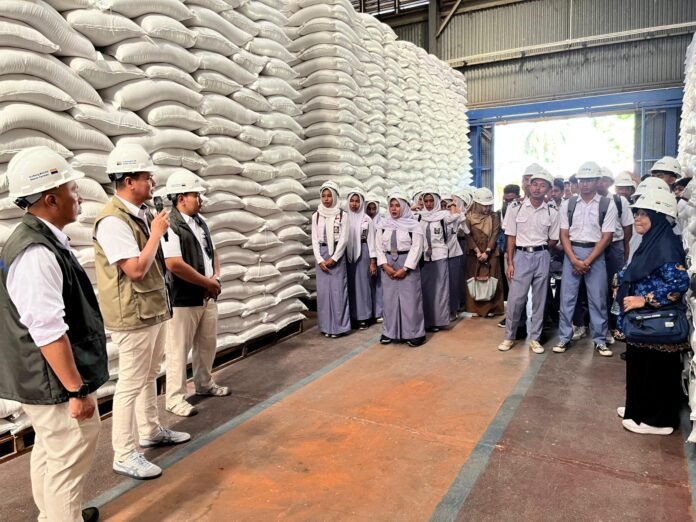 Bulog NTB Edukasi Siswa Bagaimana Negara Menjaga Kedaulatan Pangan