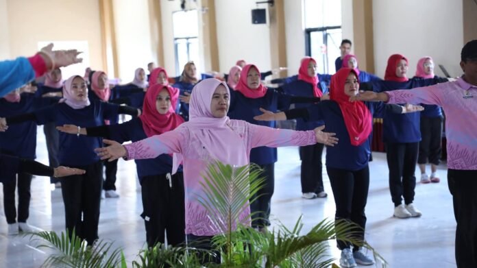 Pemkab Loteng Tingkatkan Kemampuan Instruktur Senam Lansia