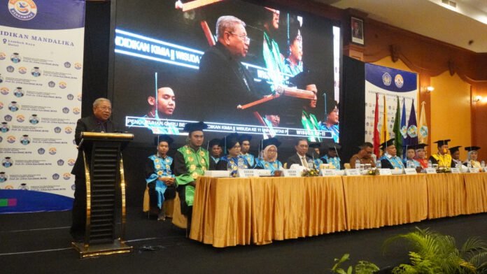 Undikma Gelar Wisuda Ke-11 dan Pengukuhan Guru Besar
