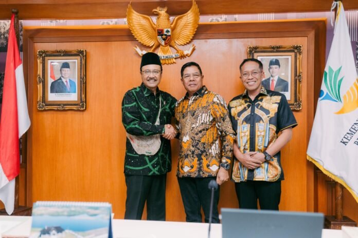 Temui Mensos, Bupati Lotim Sorot Sekolah Rakyat hingga Kepesertaan JKN