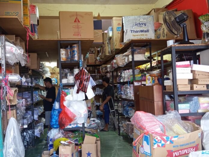 Lonjakan Harga Kantong Plastik Bebani Pedagang di Mataram, Biaya Naik Harga Jual Tetap