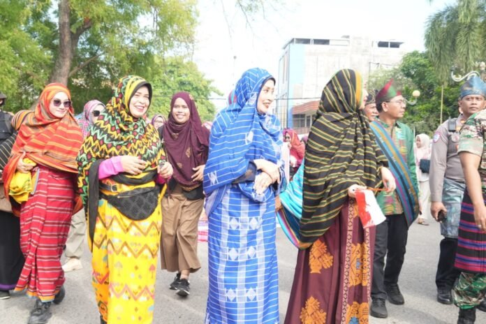 Sarung Nggoli Dongkrak UMKM di Festival Rimpu
